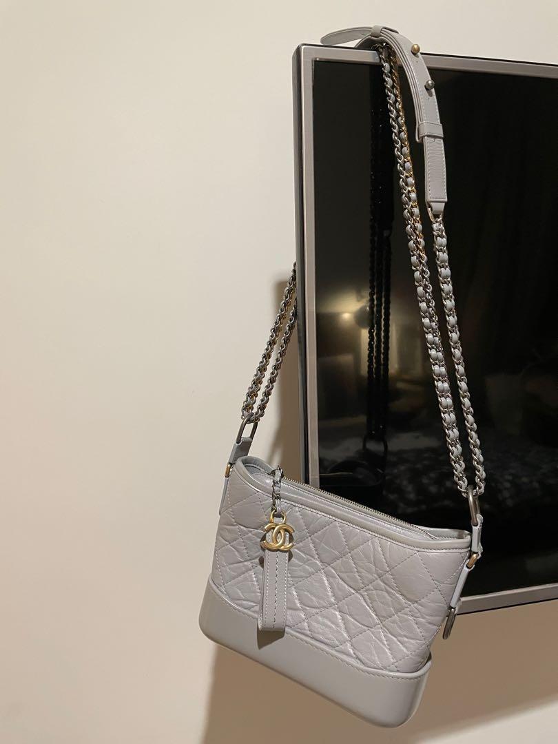 Chanel light grey Gabrielle small hobo bag Series 29, 名牌, 手袋及銀包- Carousell