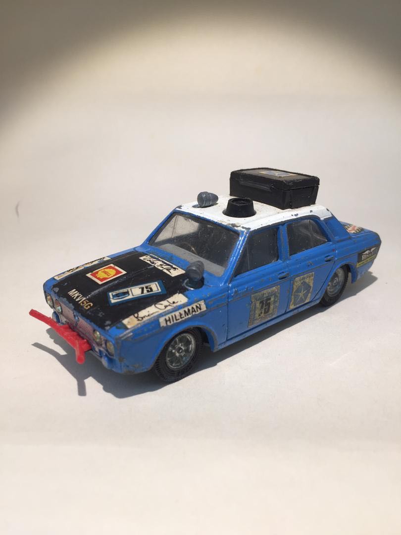 RARE CORGI 302 HILLMAN HUNTER RALLY CAR Hobbies