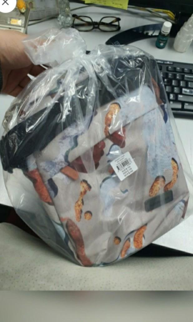 Crumpler megamorph sale sling bag