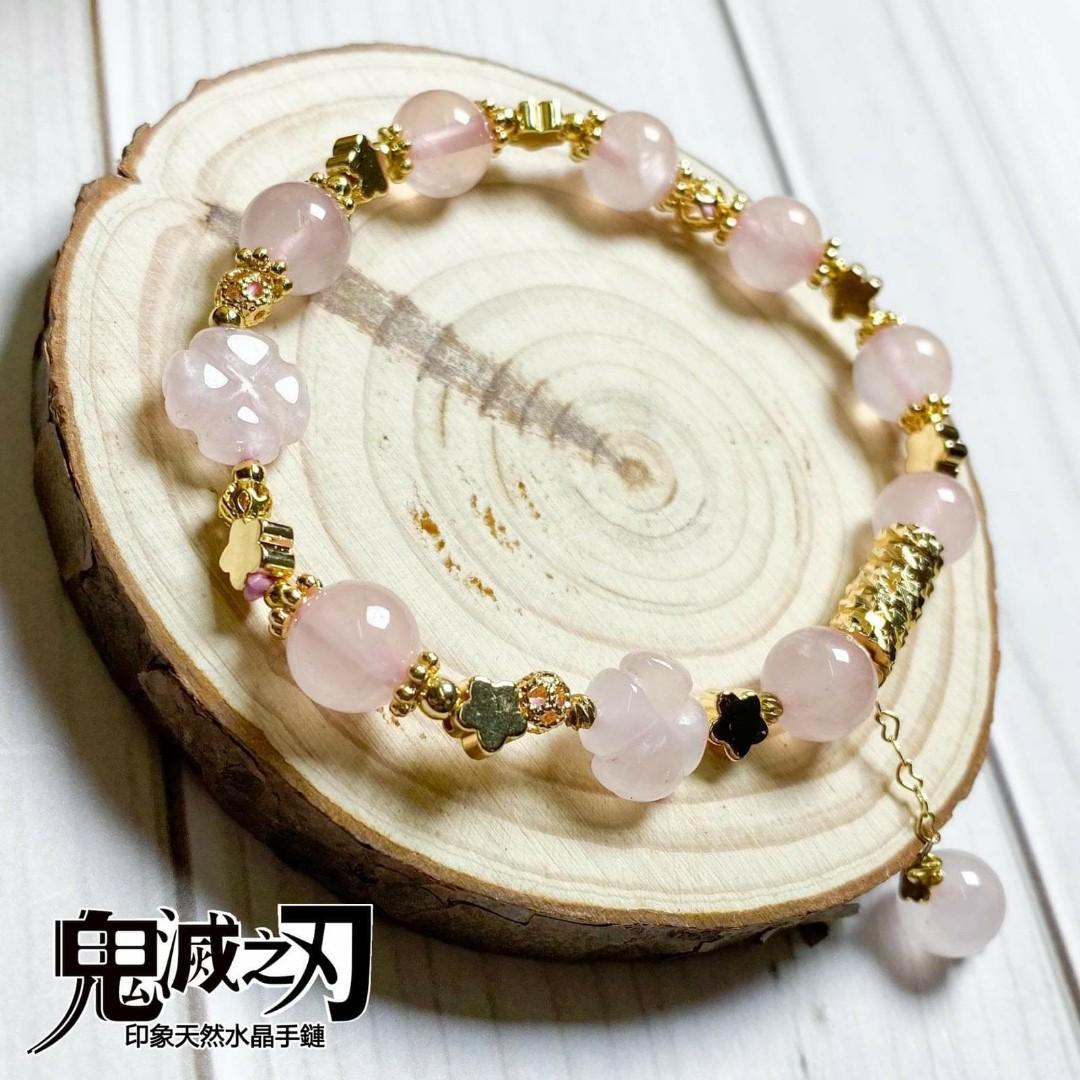 Diy 手鏈 鬼滅之刃禰豆子印象手鏈設計款 果凍體粉晶 蔷薇水晶 Rose Quartz 粉晶花花 18k小金珠 女裝 飾物及配件 寶石 鑽石 水晶 Carousell