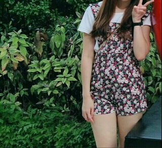 (Category: ) located in . Submitted by x.wardrobe (Listing ID 1063783669, Image 1). Description: .