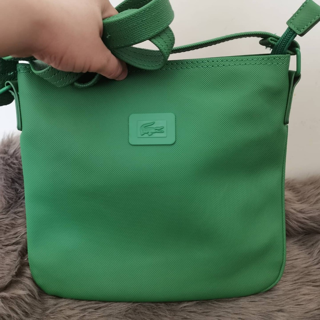 Lacoste sling bag 2025 womens