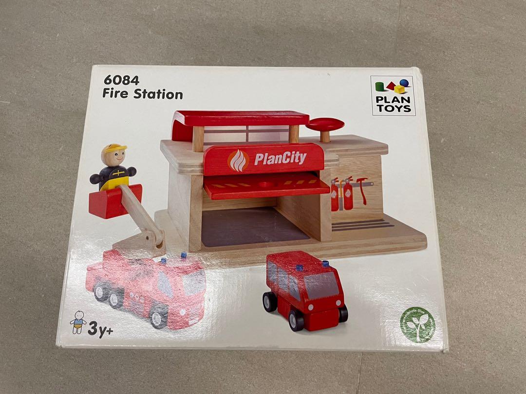 Plan toys fire station shop