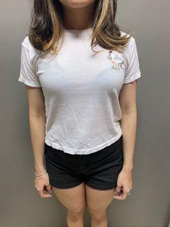 PULL AND BEAR white tshirt