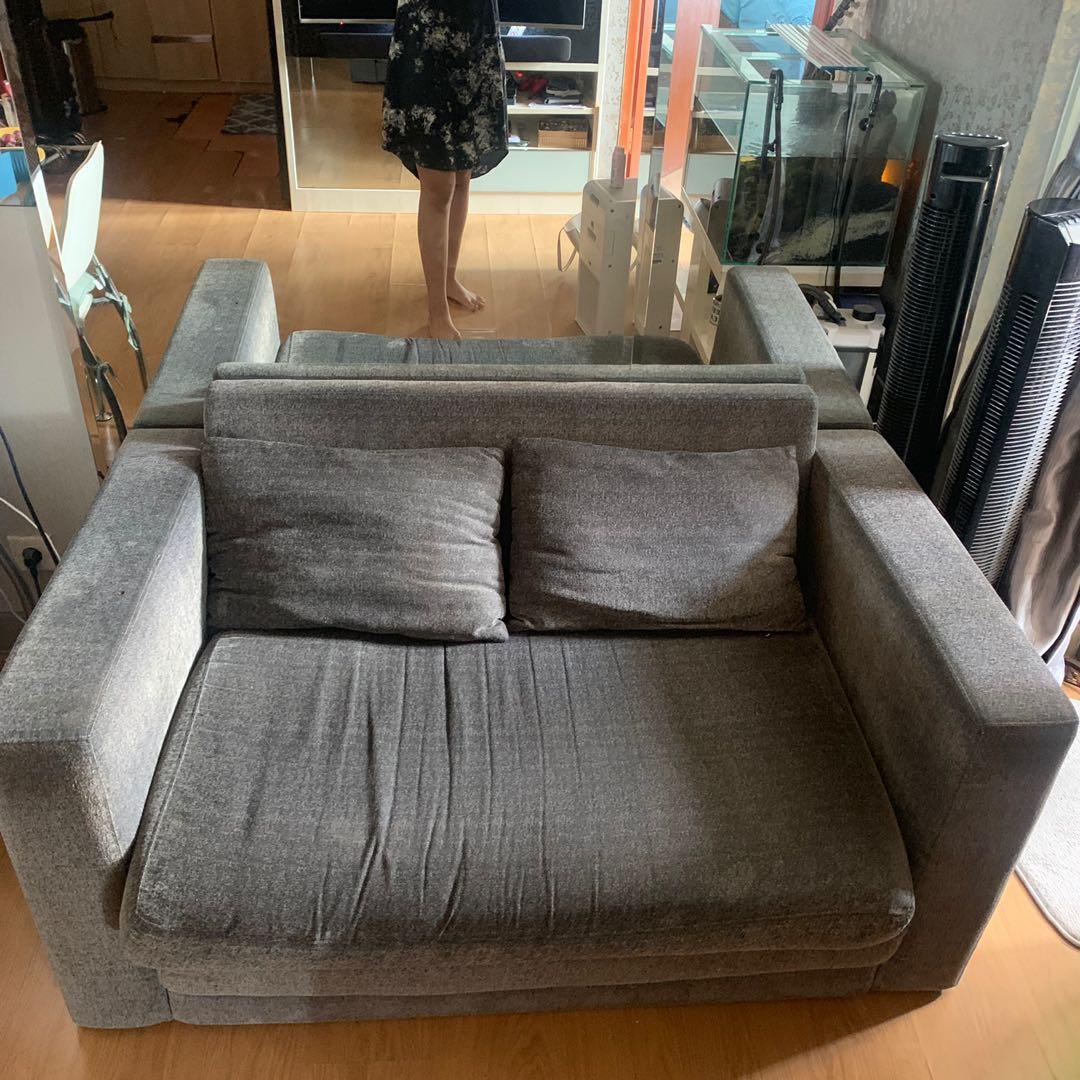 Sofabed grey (Kategori: Perabotan Rumah) berada di Jakarta Utara. Dikirim oleh pvstuff (ID iklan 1063846232, Gambar 3). Deskripsi: Dijual sofa bed warna abu2. 2 seater 2 bantal Kondisi 90% baik Foto asli tanpa editan. Pengambilan dari kelapa gading Jak Ut. Serius buyer only🙏.