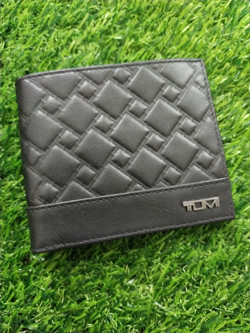 tumi wallets