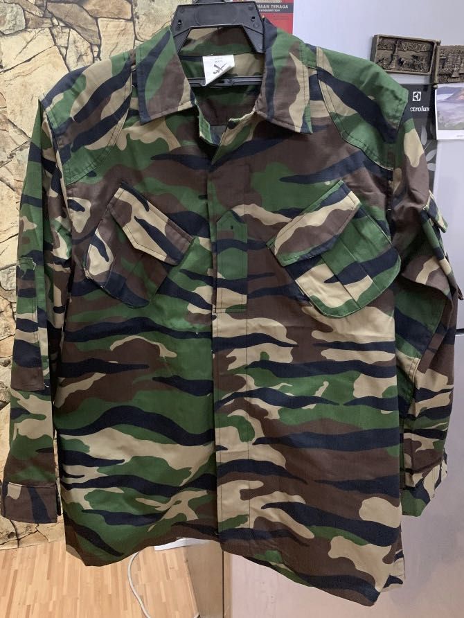 Baju Celoreng Askar Men S Fashion Clothes Outerwear On Carousell