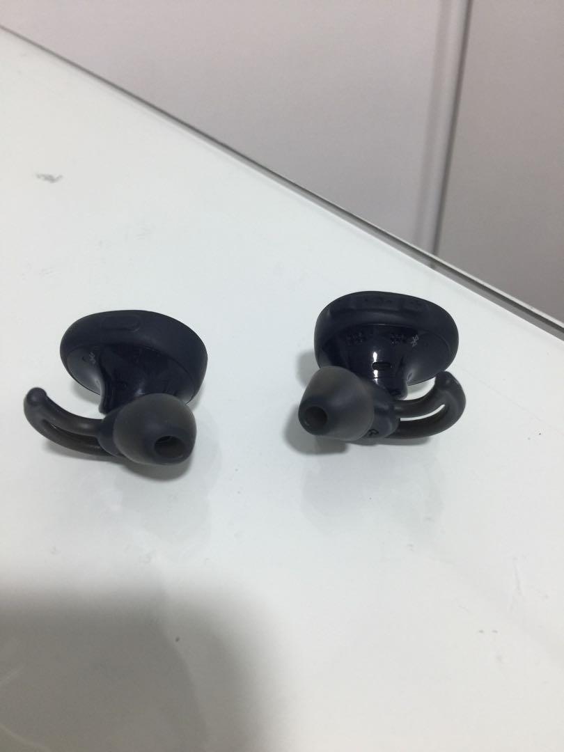 Bose Soundsport Free Wireless (Category: Earphones) located in Quezon City. Submitted by cityboyplants (Listing ID 1060151844, Image 2). Description: Get this limited edition Bose Soundsport Free wireless headphones for 8k only. This was bought from the US for $240. This is the same earphones F1 driver Lewis Hamilton of Mercedes Benz would use. SRP 16k on Lazada..