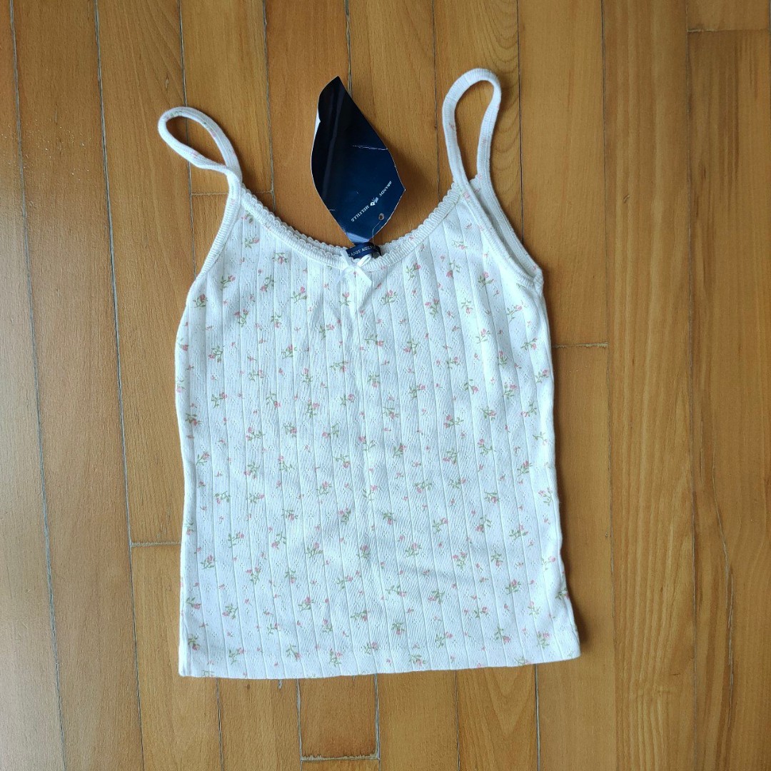 Brandy Melville White Floral Skylar Bow Tank, Women's Fashion, Tops, Other  Tops on Carousell