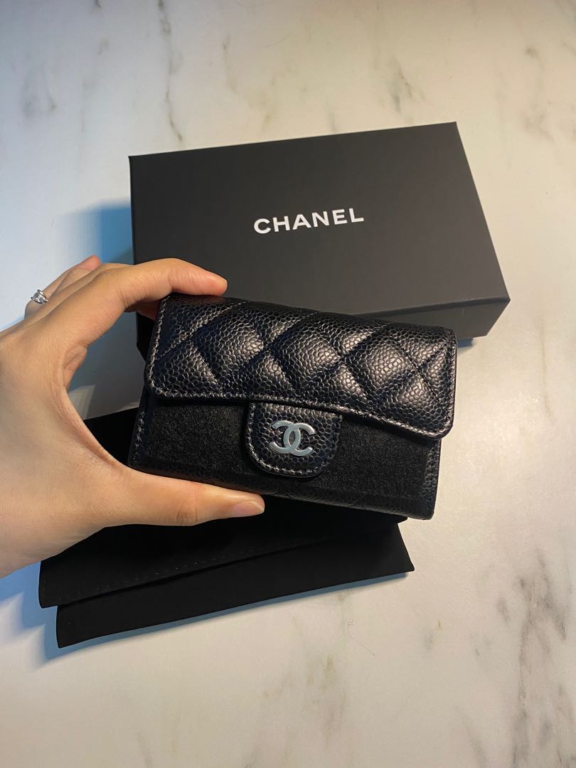 Chanel classic flap card holder in caviar black with silver