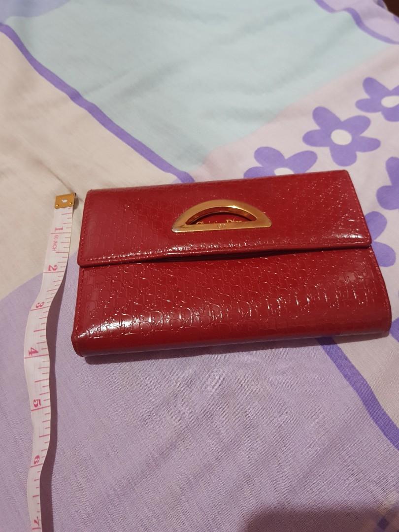 Christian Dior wallet (Category: Luxury Bags & Wallets) located in Cebu City. Submitted by rhea20ph (Listing ID 1060113506, Image 2). Description: pre loved item med size patent leather minimal signs of usage as shown pre loved item authenticity not guaranteed plus sf.