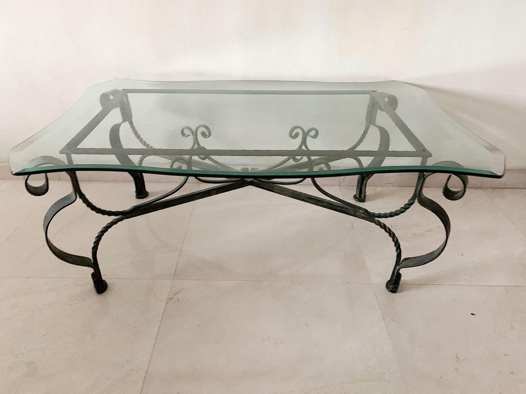 Coffee Table (Category: Tables & Sets) located in Singapore. Submitted by thelatesttrend (Listing ID 1060087939, Image 1). Description: Iron cast Coffee Table Condition: Good Self Collection Delivery fee another charges .