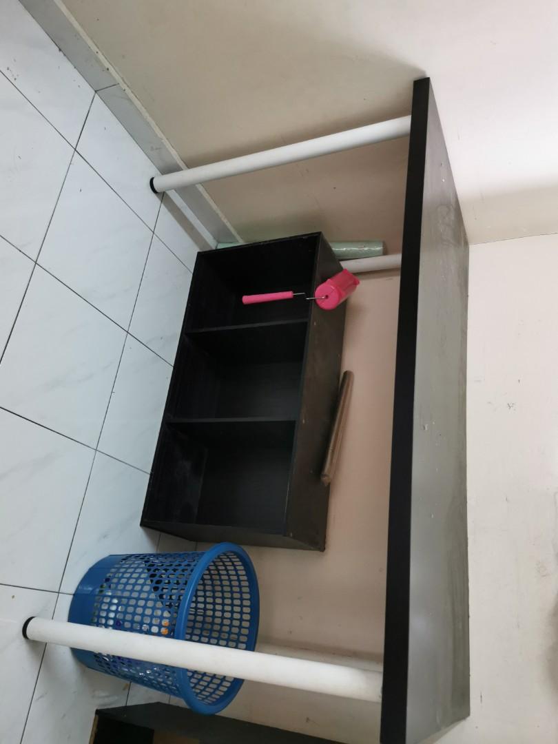 Ikea table (Category: Tables & Sets) located in Kuala Lumpur. Submitted by ad_ch (Listing ID 1060015912, Image 1). Description: Use.