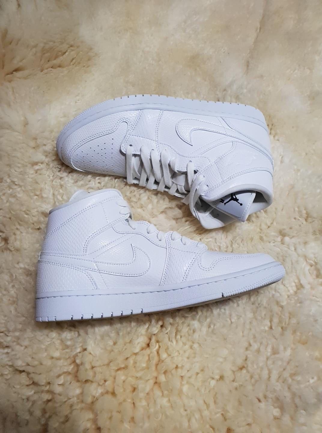 blue and white snakeskin jordans