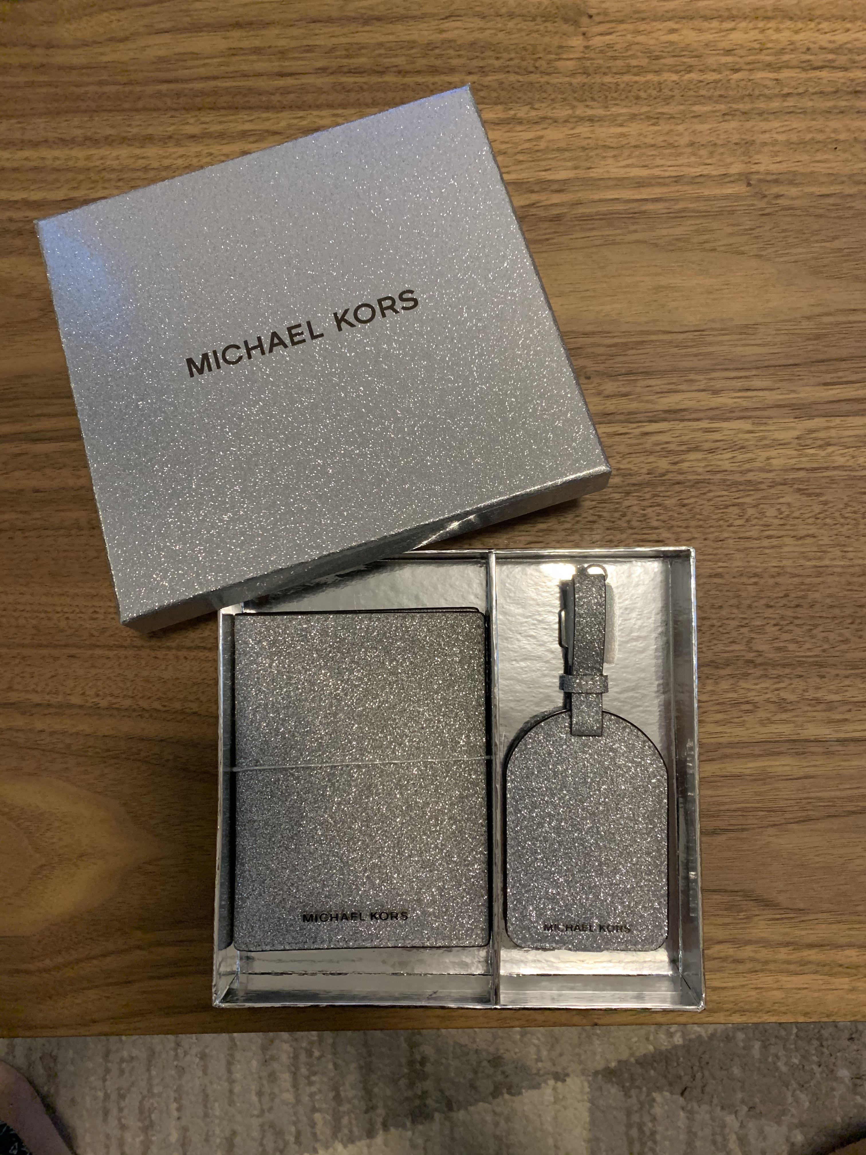 Michael kors passport holder and luggage tag sales