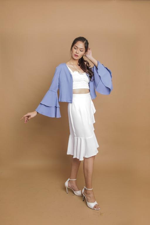 Muni Studios Stylish Blazer (Category: Coats, Jackets and Outerwear) located in Muntinlupa City. Submitted by kdeclutters (Listing ID 1060128960, Image 3). Description: Going to work in this blazer will be anything but boring. Own the room girl boss style. Details: Hook and eye fastening Ruffle sleeves Comfortable thick fabric Fabric & Care: Twill is actually a type of textile weave and what makes this fabric sustainable is the natural fiber that