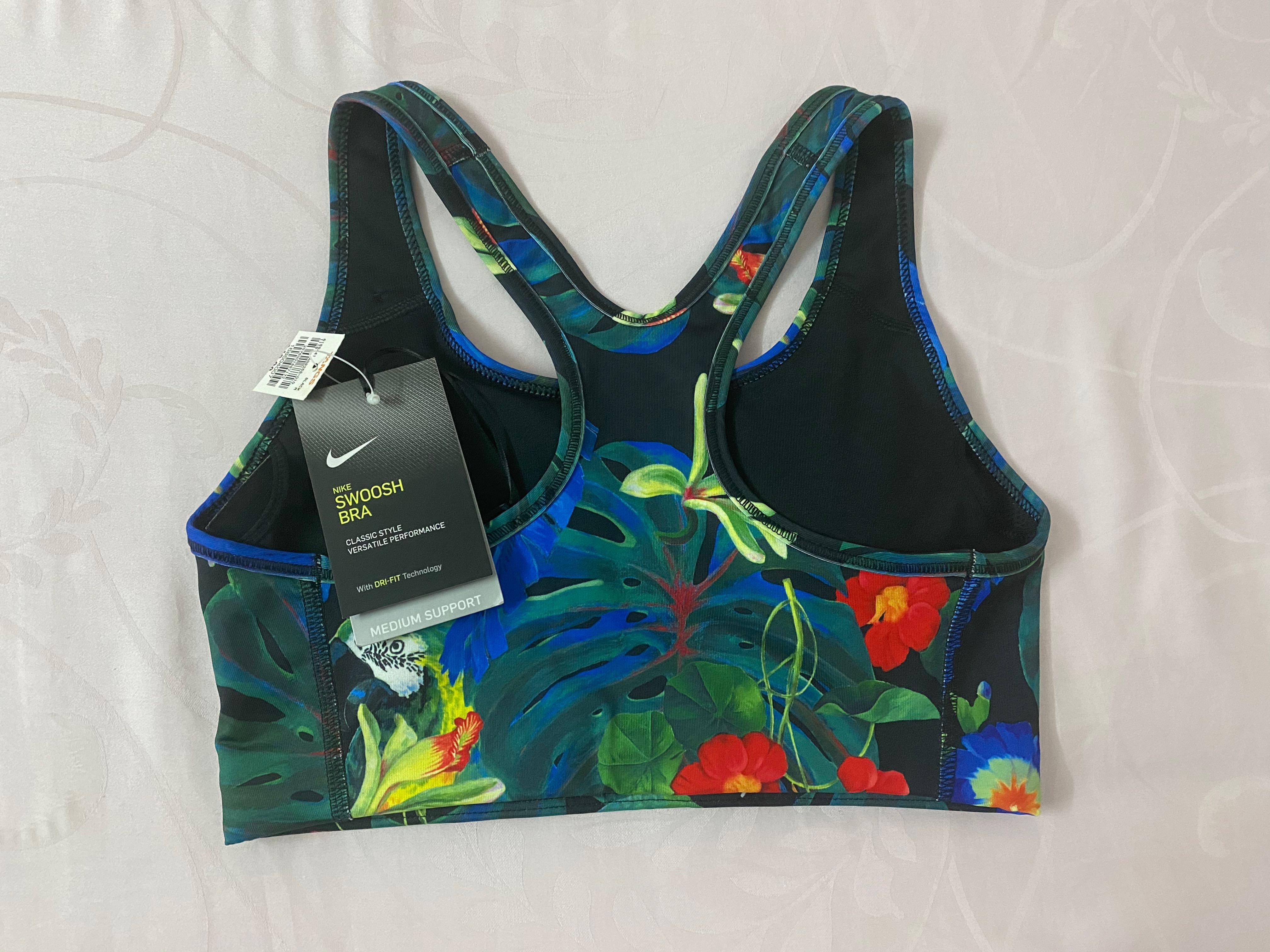 nike swoosh hyper femme sports bra