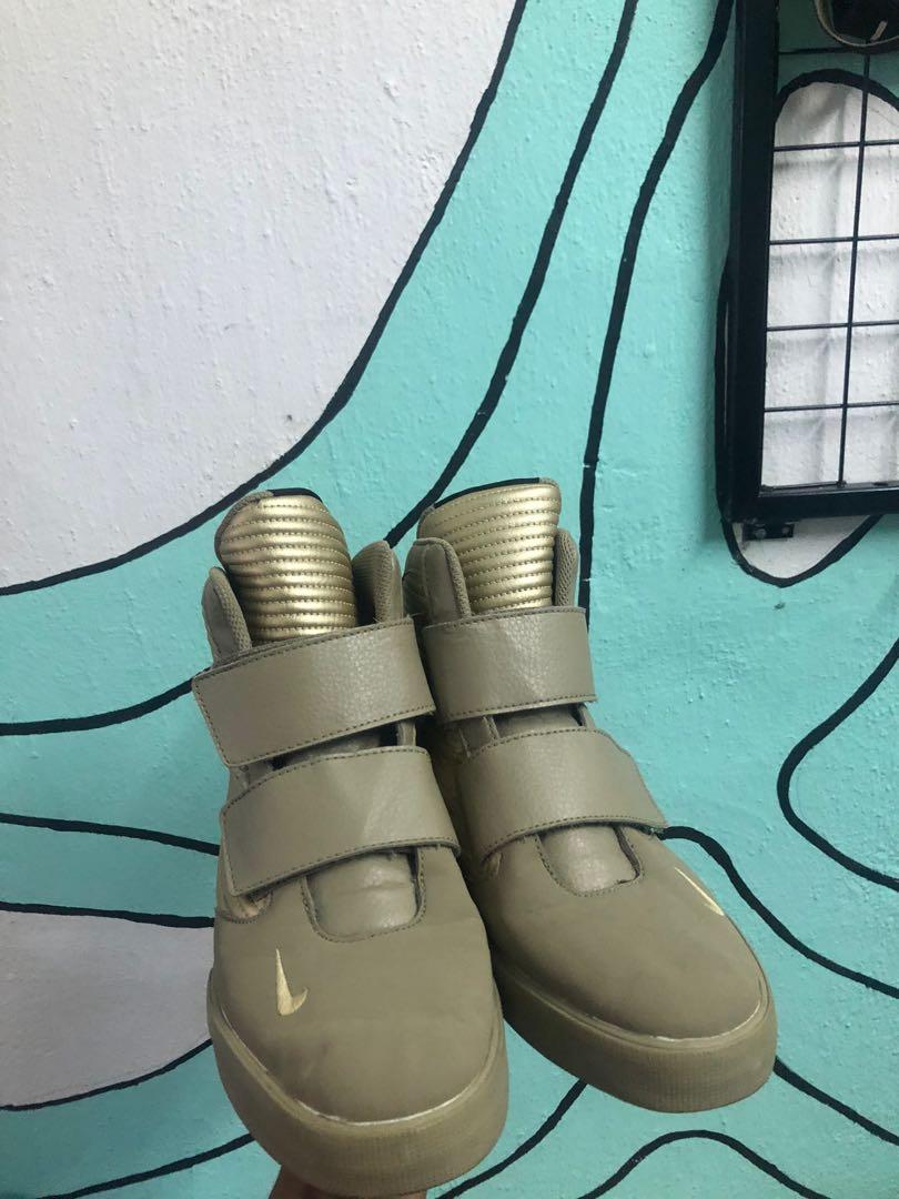Nike flystepper 2k3 hotsell gold