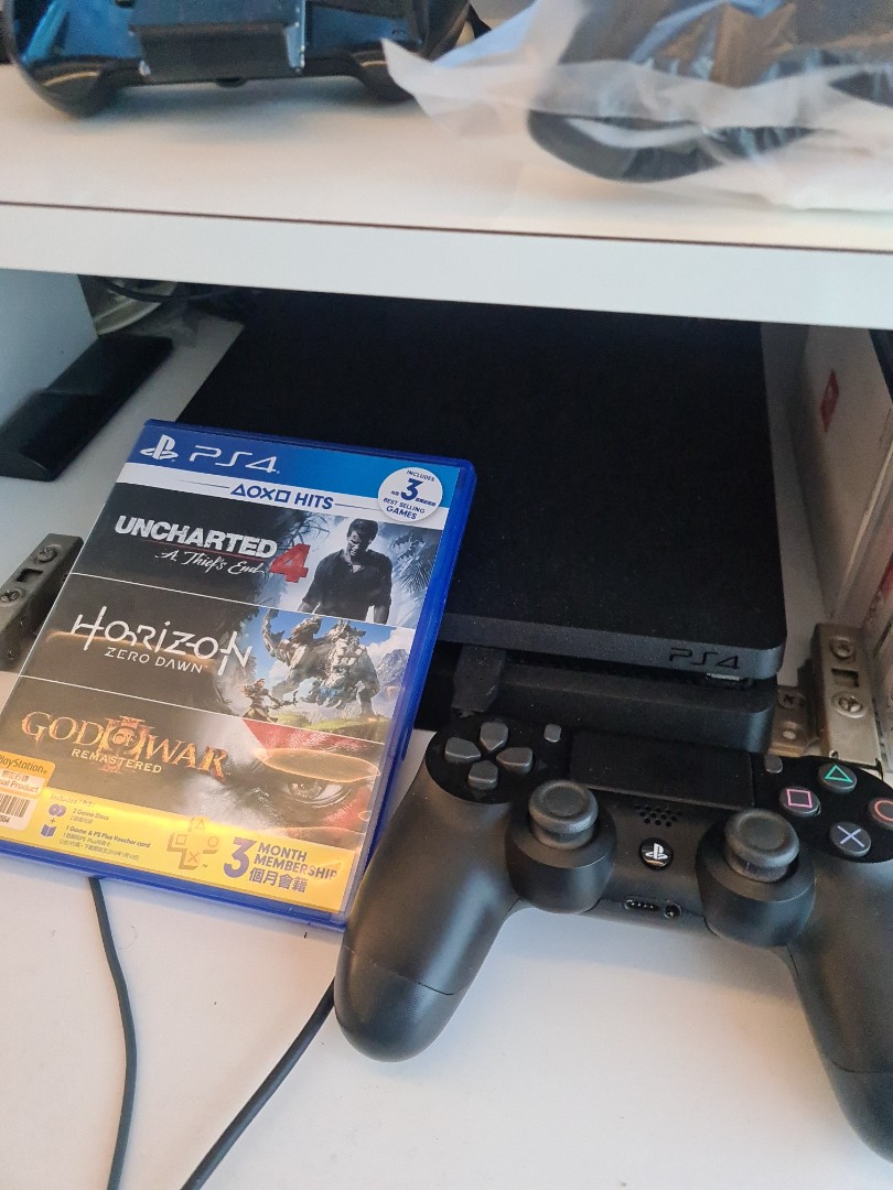 Selling Playstation 4 slim with horizon zero dawn and unchartered 4