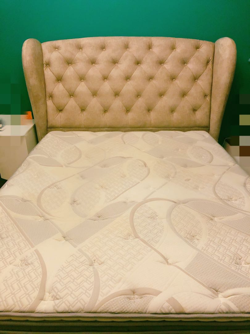 Spring Air Back Supporter bed & mattress, Furniture & Home Living