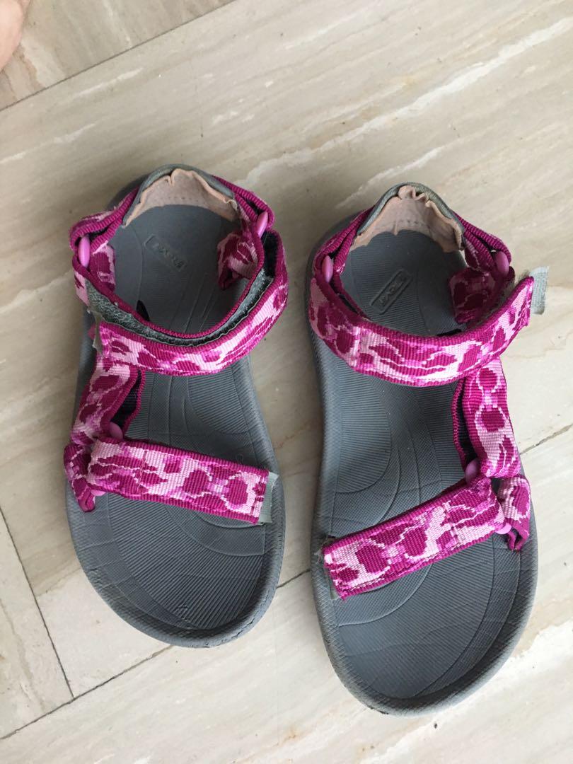 Girls teva flip flops sale