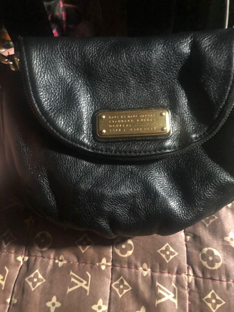Marc jacobs natasha best sale leather crossbody bag black