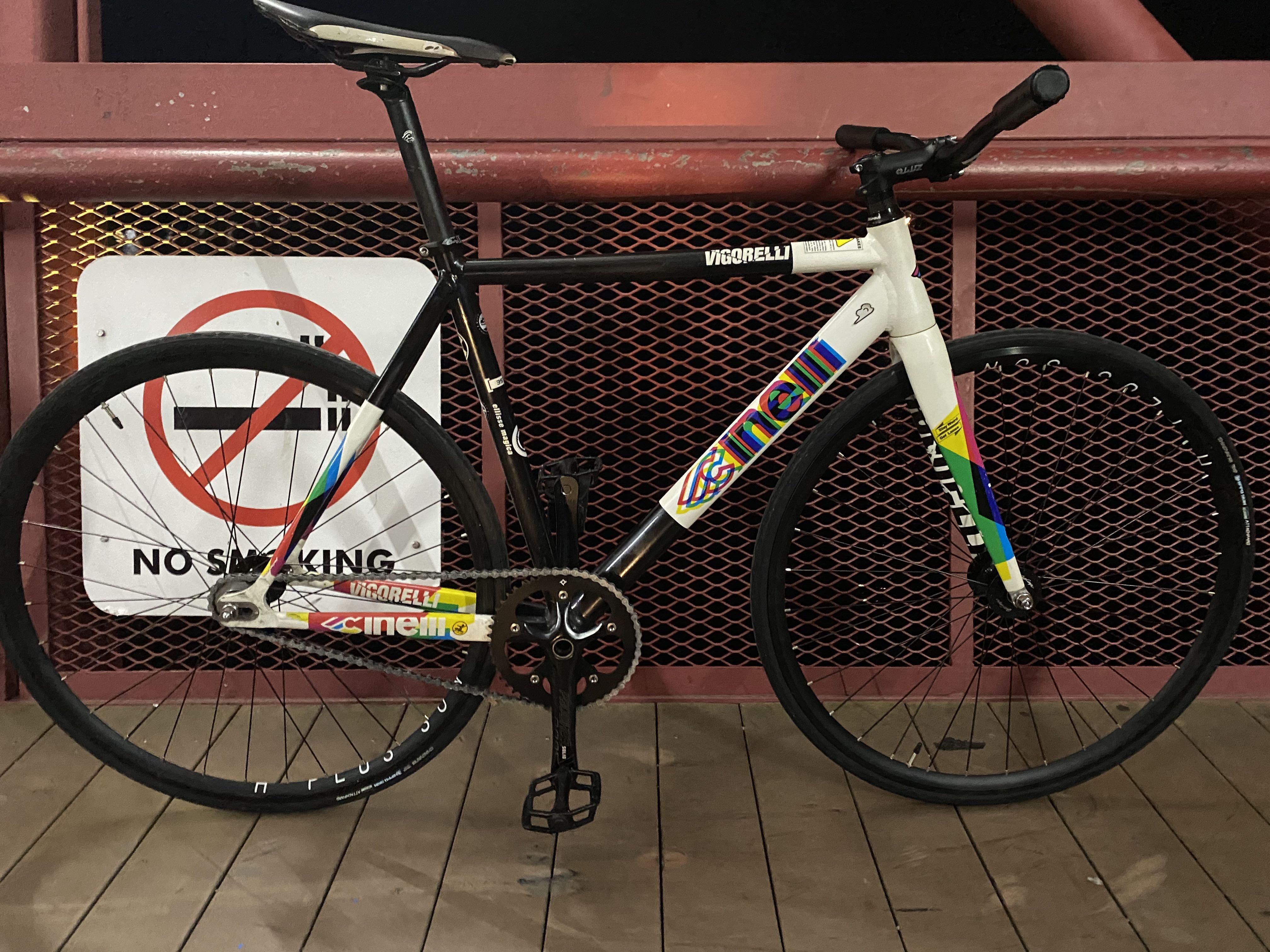 Nastro Manubrio Cinelli Caleido Nero - Effetto Pelle, Tripla Densit&agrave;, Antiurto, Con Finiture Incluse Nastro Manubrio Cinelli