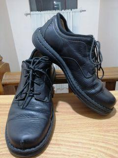 looking for clarks shoes