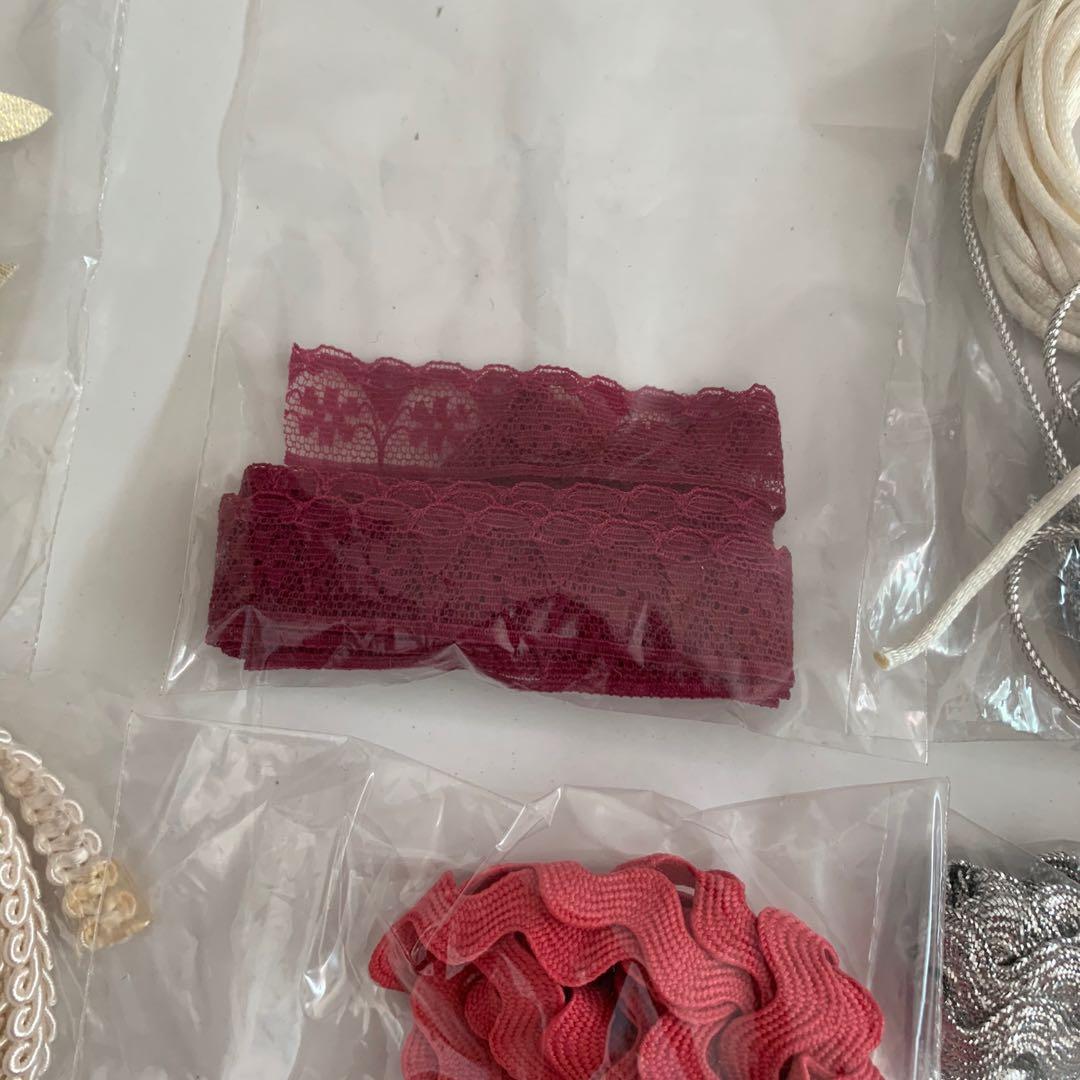 Decorative patterned cords string (Category: Handmade Craft) located in Singapore. Submitted by permmabs (Listing ID 1064041233, Image 5). Description: Most are abt 1m to 2m Bought them for craft making but never used All packed nicely in ziplocks - neat and clean Meet up at mustafa area .