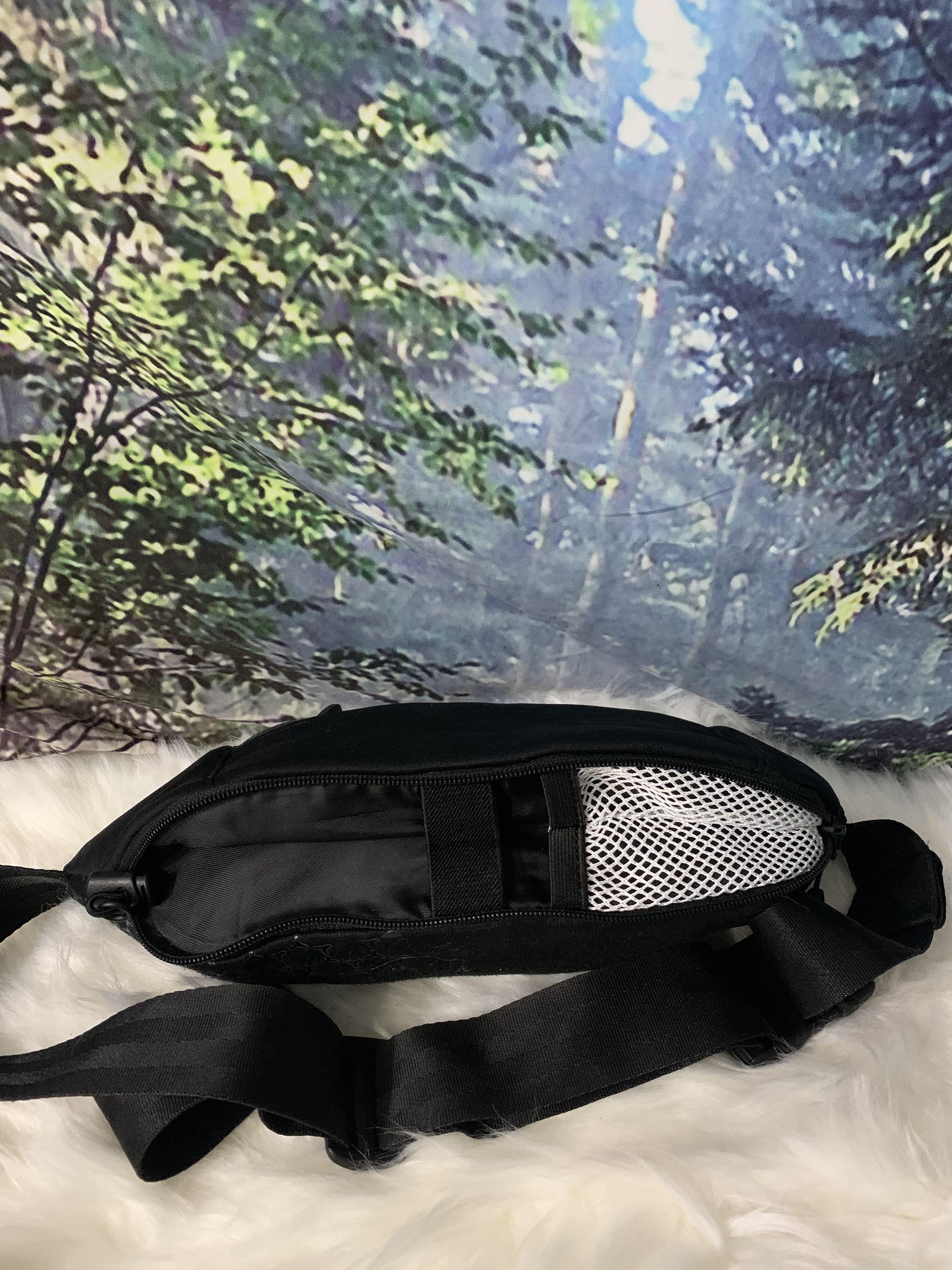 Descente Running Hip Pack, Men's Fashion, Bags, Sling Bags on Carousell