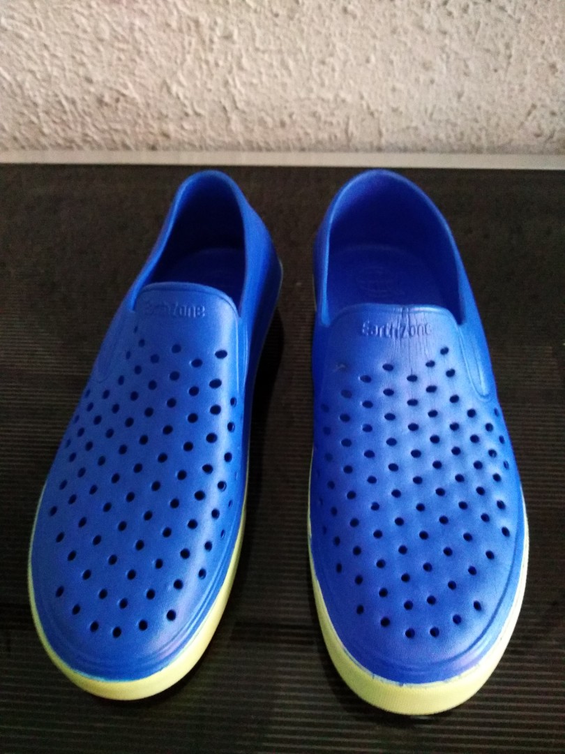 Closed store rubber shoes