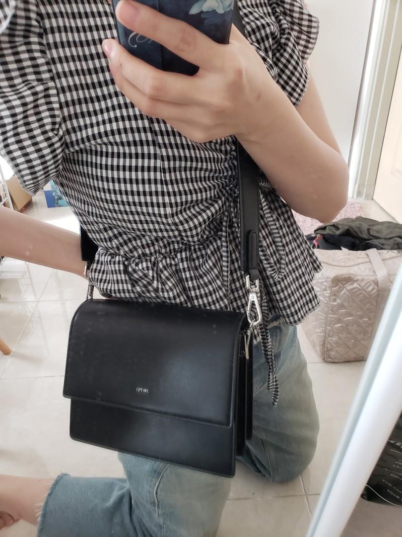 WHAT'S IN MY BAG?  JW Pei Mini Flap Bag 