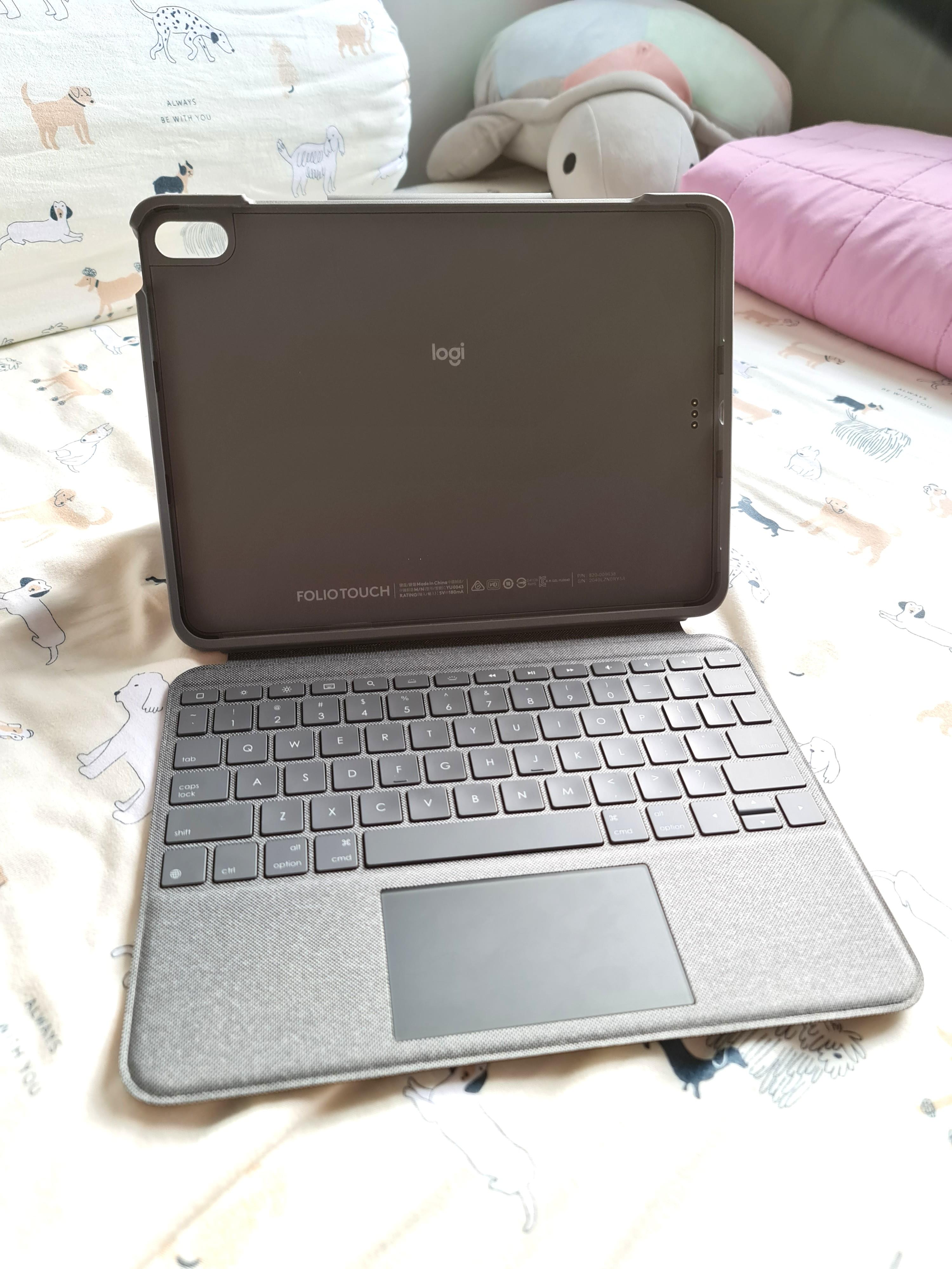 LOGITECH FOLIO TOUCH IPAD AIR 4 KEYBOARD CASE, Mobile Phones & Gadgets