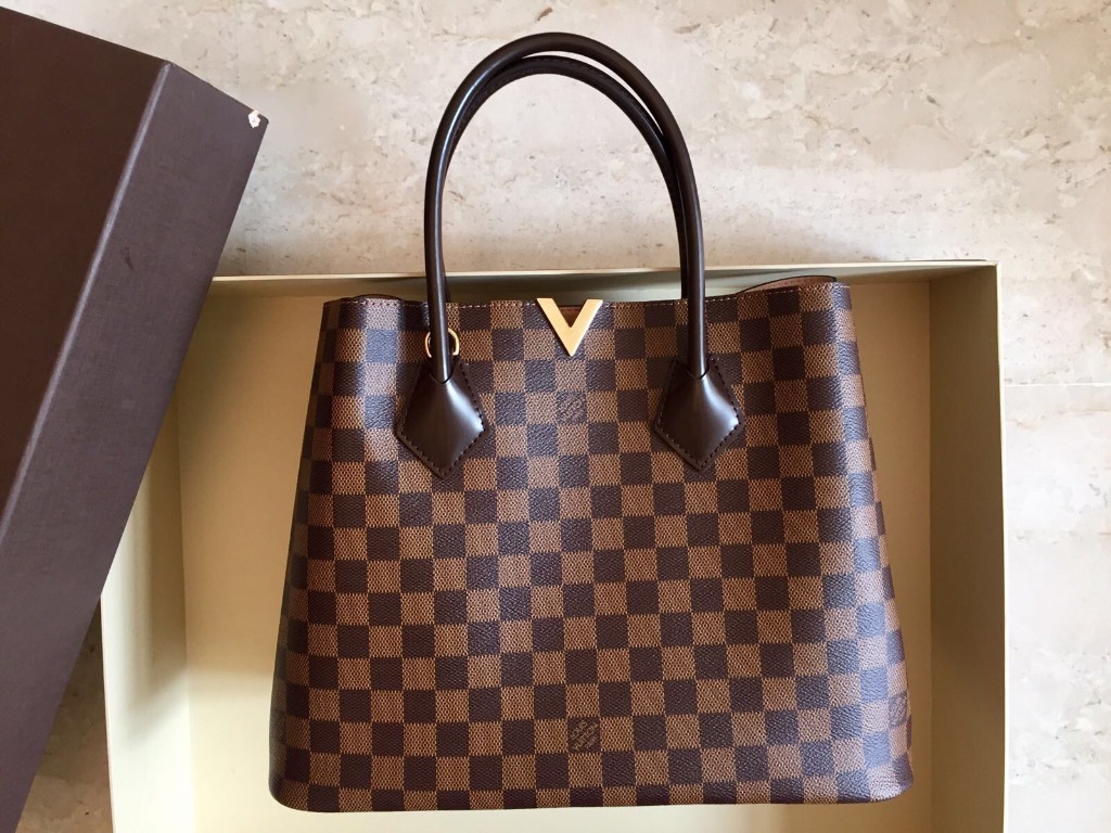 What's in my bag!, Louis Vuitton Kensington