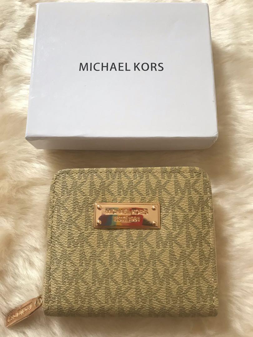 mk short wallet