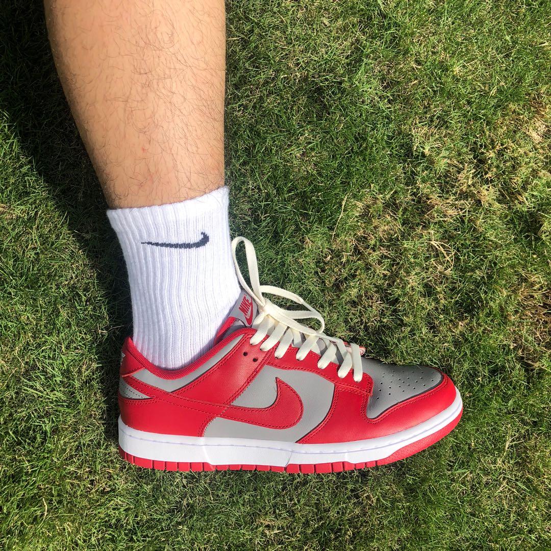 unlv dunks on feet