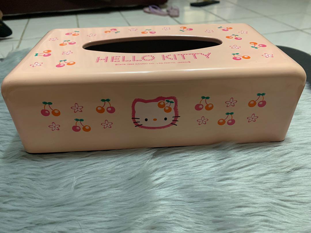 original vintage hello kitty tissue holder (Category: Luxury Accessories) located in Manila. Submitted by sheng5207418 (Listing ID 1064004052, Image 2). Description: sa mga hello kitty lover jan, super cute po nito. it's been stock ndi xia nagamit wla xiang scratch. as you can see on the picture. this tissue holder bought in japan..