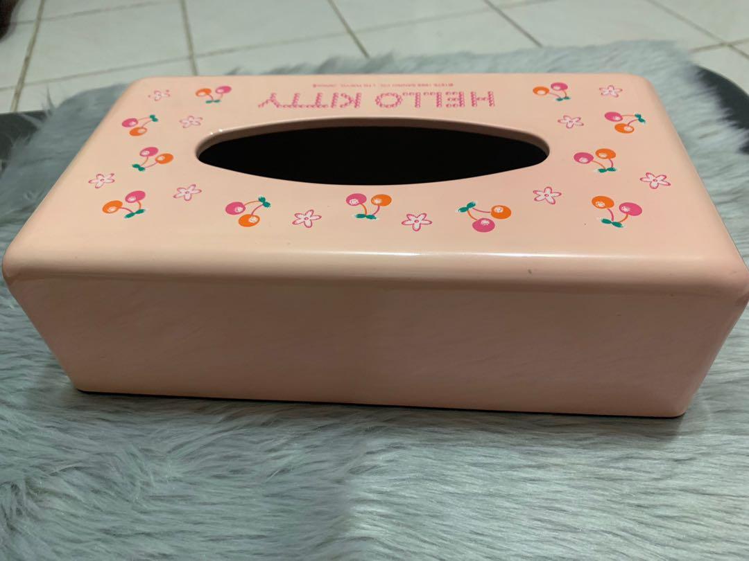 original vintage hello kitty tissue holder (Category: Luxury Accessories) located in Manila. Submitted by sheng5207418 (Listing ID 1064004052, Image 3). Description: sa mga hello kitty lover jan, super cute po nito. it's been stock ndi xia nagamit wla xiang scratch. as you can see on the picture. this tissue holder bought in japan..