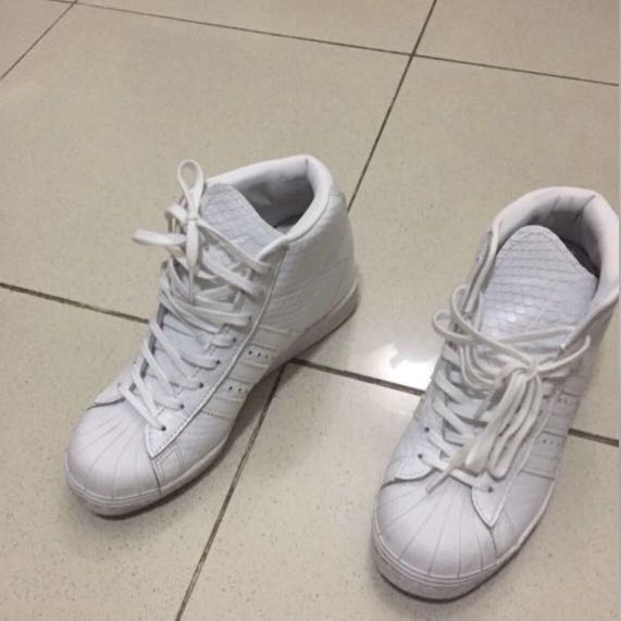 Foto sepatu top adidas superstar high