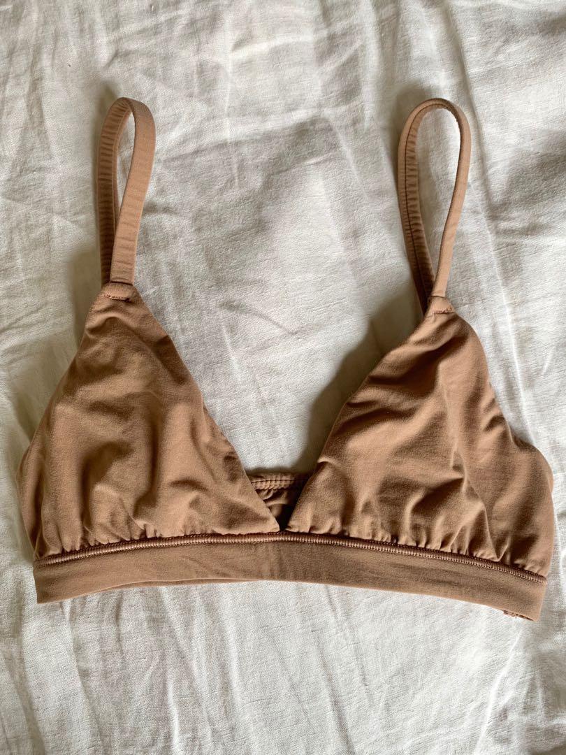 Skims Fits Everybody Triangle Bra in Sienna - XS, Women's Fashion, Tops,  Others Tops on Carousell