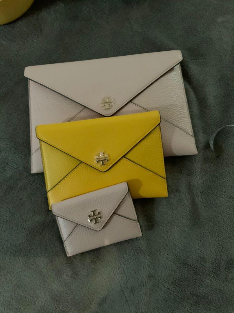 Tory Burch Carter envelope trio set, Women's Fashion, Bags & Wallets,  Wallets & Card holders on Carousell