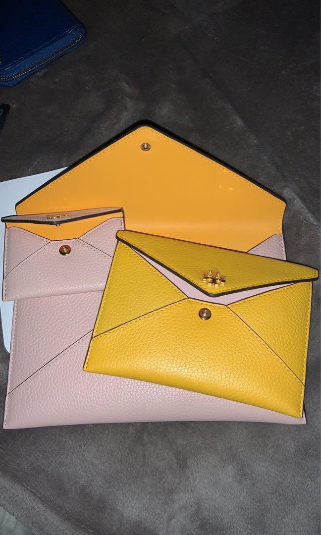 Tory Burch Carter envelope trio set, Women's Fashion, Bags & Wallets,  Wallets & Card holders on Carousell