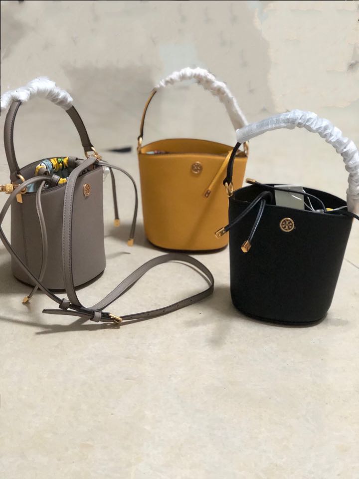 Tory Burch Robinson Mini Bucket Bag, Women's Fashion, Bags & Wallets, Tote  Bags on Carousell