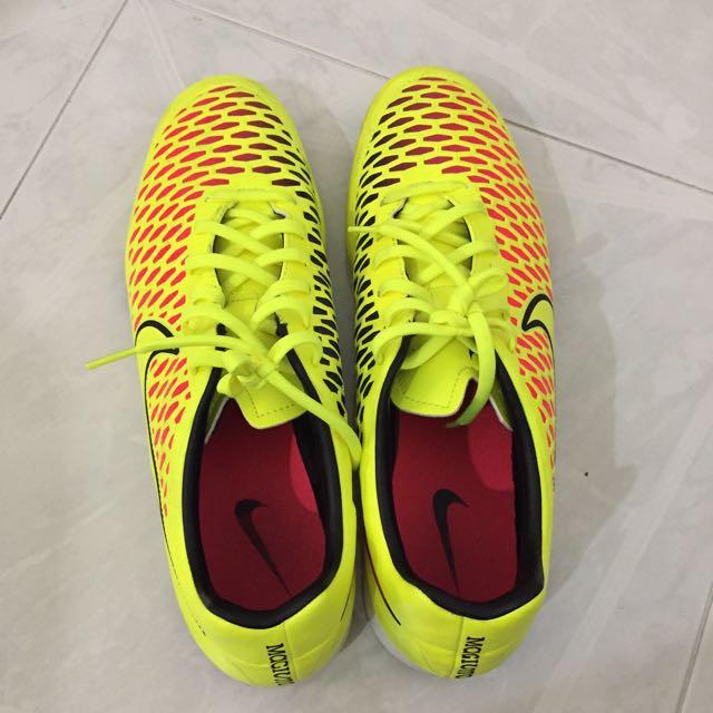 soccer shoes under 30 dollars