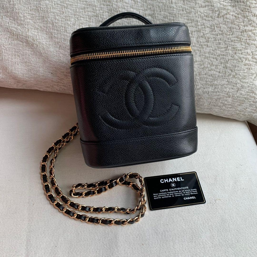 Chanel vanity case real vs fake deals