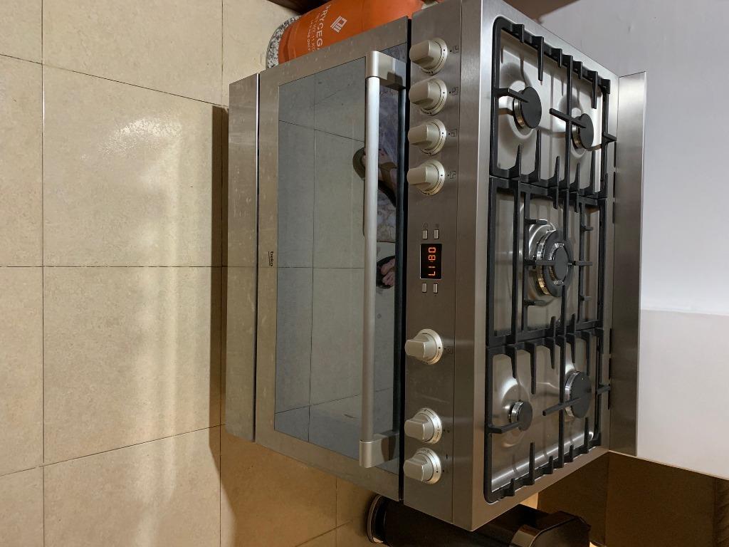 Based in Cebu a BEKO Electric Convection Oven with 5 Gas Burners