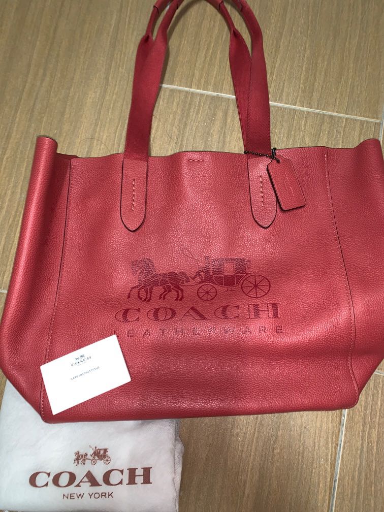 coach grove tote with horse and carriage