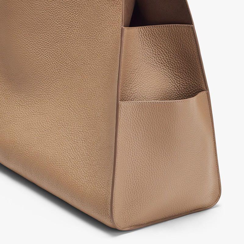 Cuyana store large hobo