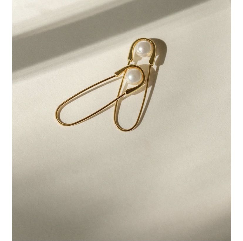 En Route x bestdressed Ashley Safety Pin Earrings Women s Fashion Jewelry Organizers Earrings on Carousell