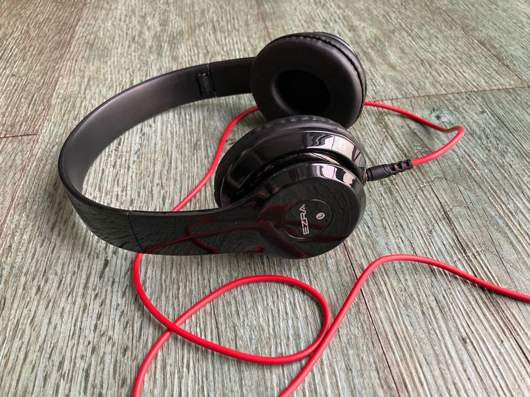 Ezra headphone